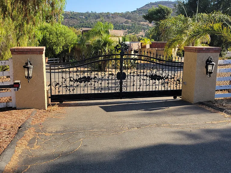 Private gated entrance - Remote Control included in rent