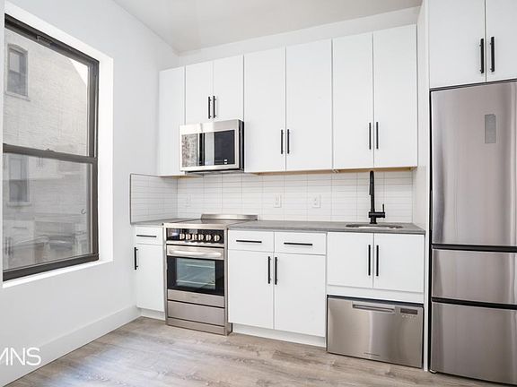 3rd image of 3136 32nd St APT 2D