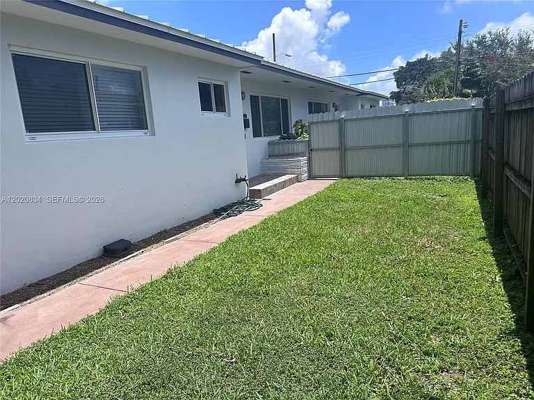 2806 SW 35th Ave #1 — Photo 33