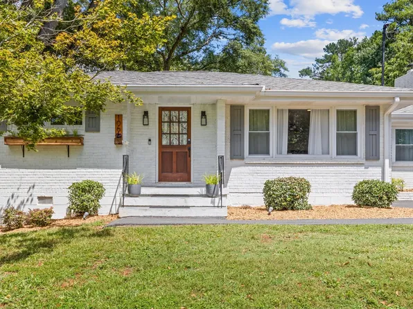1061 Pinehurst Dr SE, Smyrna, GA 30080