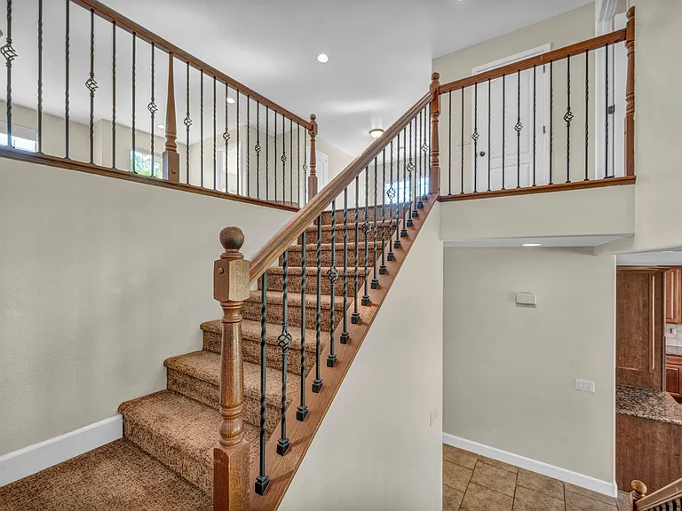 2425 Crooked Canyon Ct — Photo 15