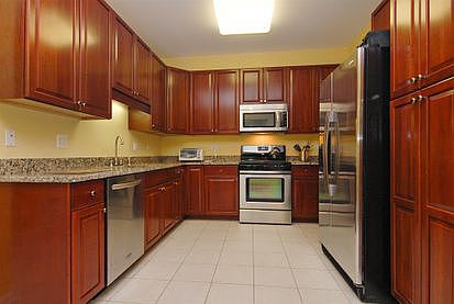 3rd image of 20 Trafalgar Sq Unit 204