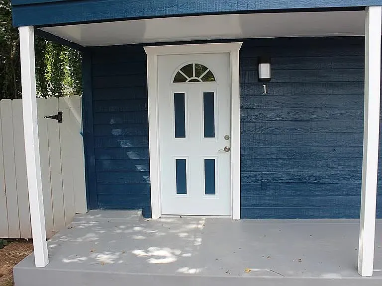 216 Bowie St - Unit 1 — Photo 2