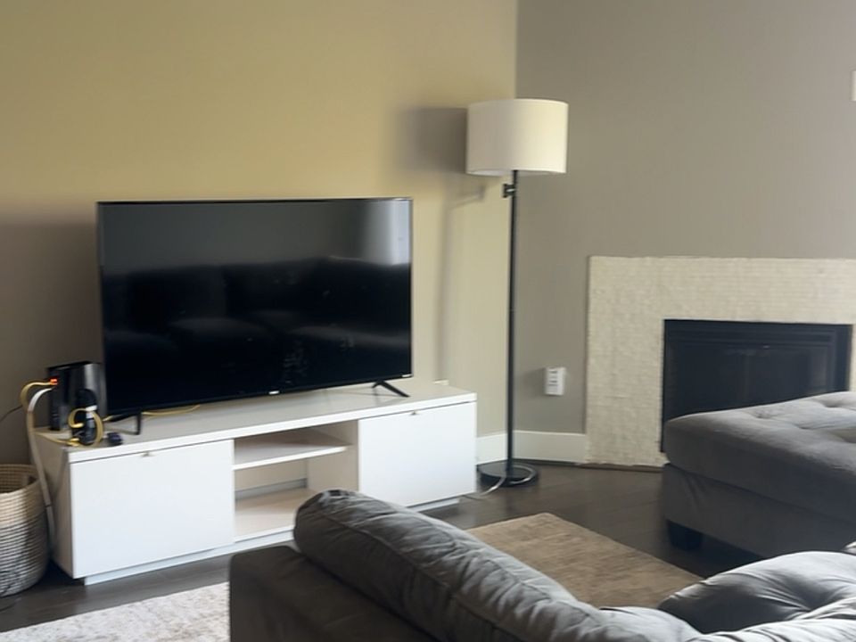 1st image of 224 N Poplar St APT 7