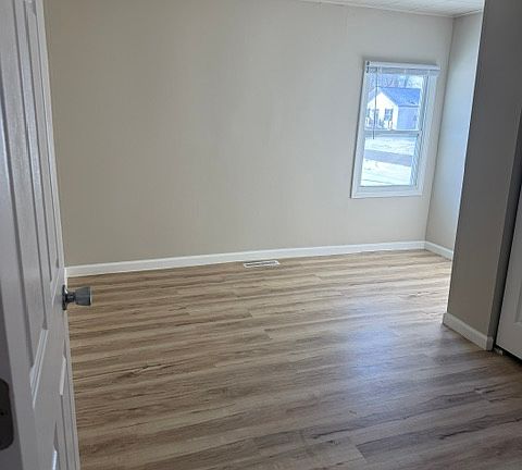 4th image of 2561 Fayette St
