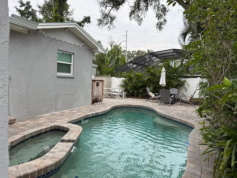 4202 W Palmira Ave — Photo 35