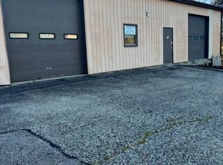 636 Overhead Bridge Rd, Youngwood, PA 15697