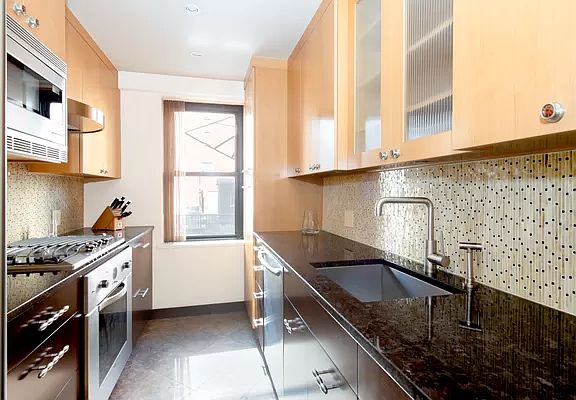 3rd image of 50 Sutton Pl S APT 15L