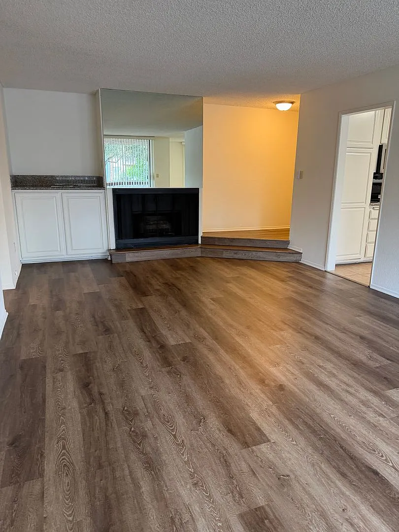 054 - Madre Del Mar Apartments — Photo 1