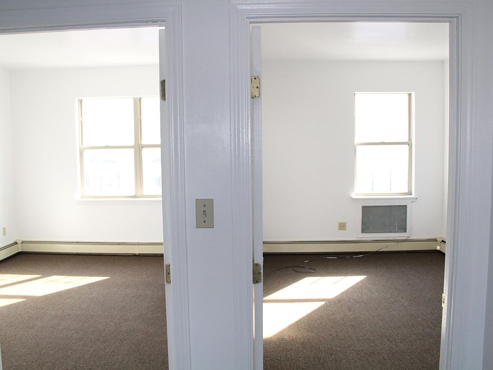 2nd image of 1959 Pacific St #3