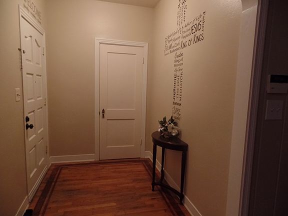 3rd image of 811 Jefferson Ave