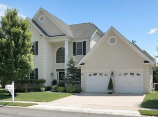 14 Carleton Dr, Freehold, NJ 07728