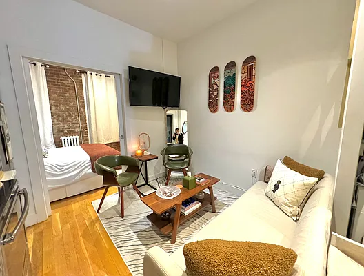 Rented by Voro, LLC | media 2