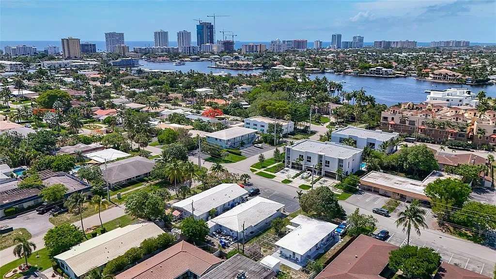 2 bed, 1.0 bath, 1693 sqft, $2,400 — Photo 3