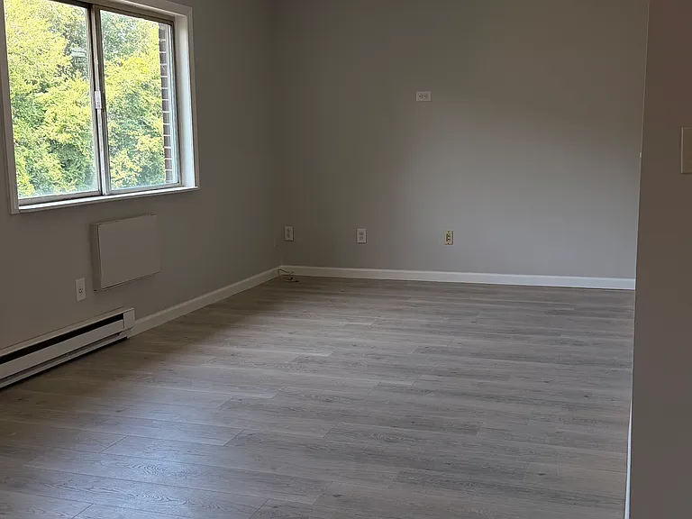 80 Claudia Dr — Photo 8