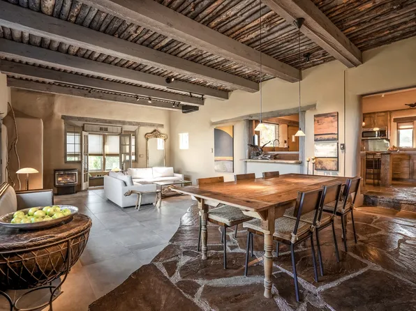 42 Entrada, Santa Fe, NM 87507