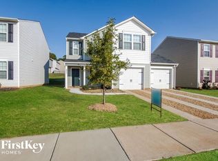 9013 Sharpes Cir, Charlotte, NC 28214