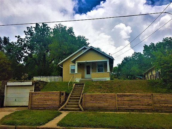 2nd image of 2728 Prospect St