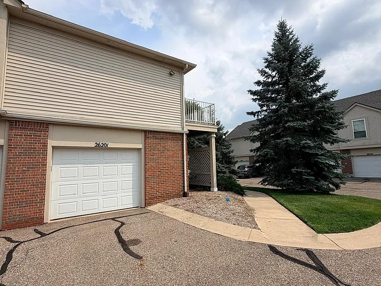 26201 Chesapeake Cir — Photo 17