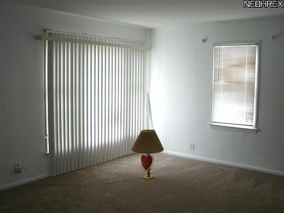 4th image of 916 Hillsdale Ave