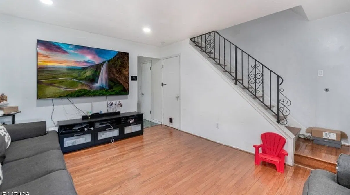 2 bed, 2600 sqft, $2,700 — Photo 4