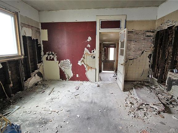 4th image of 423 Wayne Ave