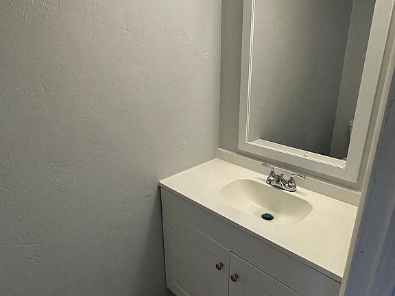 4th image of 3105 SW 24th Dr APT A