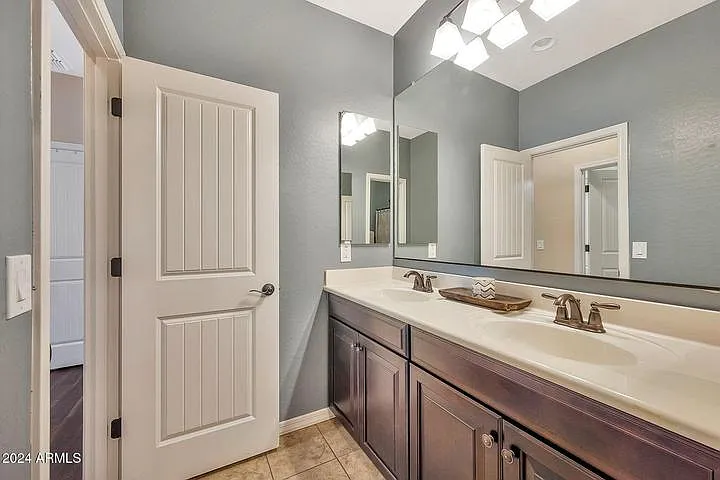 241 N Senate St — Photo 5