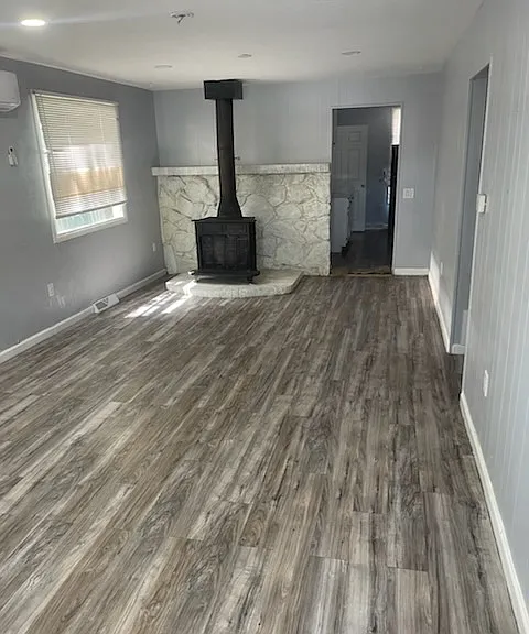 380 W 6th St — Photo 3