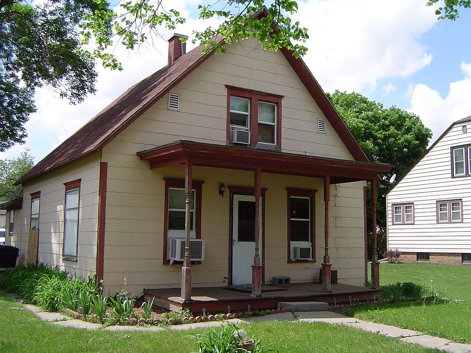 1st image of 327 N Oak St