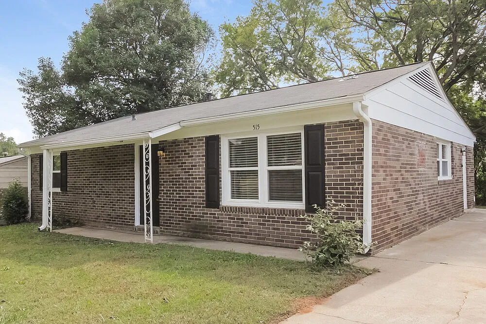 3 bed, 1.0 bath, 1111 sqft, $1,715 — Photo 4