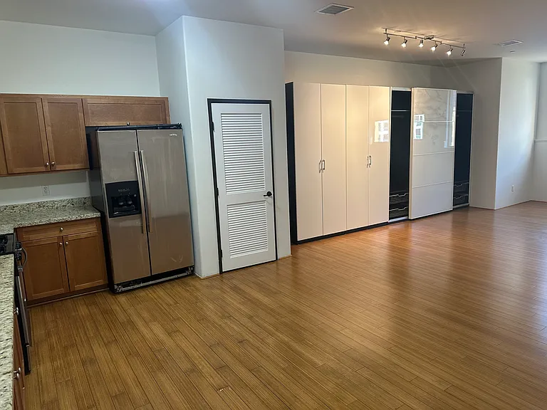 255 W 7th St #26 — Photo 4