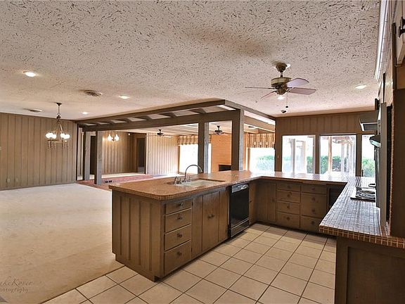 3rd image of 1301 Avenue O