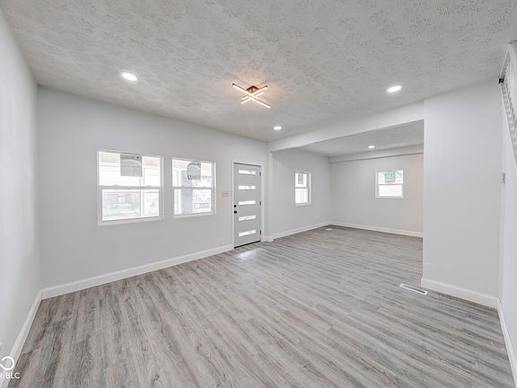 5th image of 1636 Montcalm St