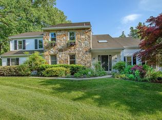 908 Honeysuckle Ln, Wynnewood, PA 19096