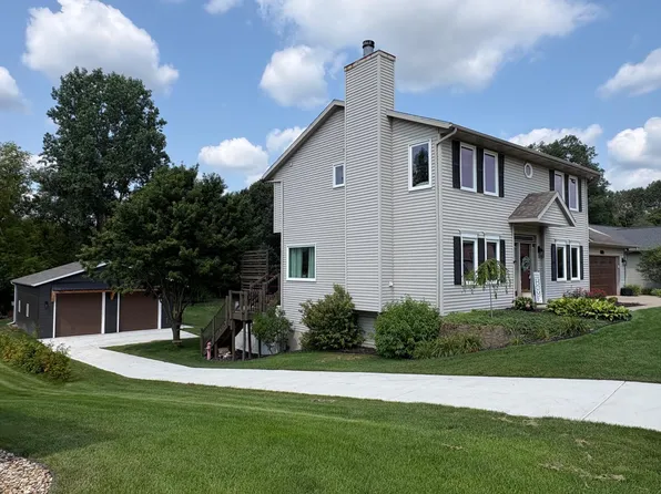 1694 Leisure Ct, Dorr, MI 49323