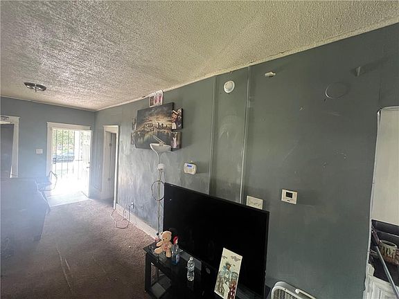 3rd image of 8000 Wayne Ave