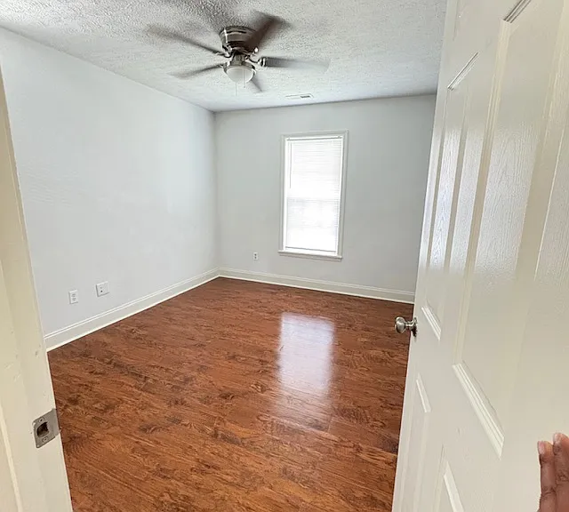 114 John Ct — Photo 7
