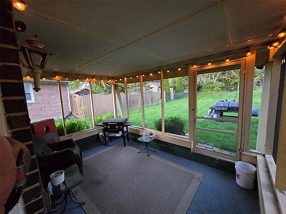 3rd image of 2732 Balsam Dr