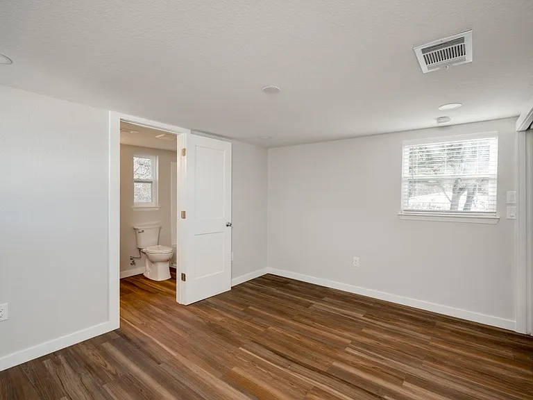 809 N West St — Photo 22