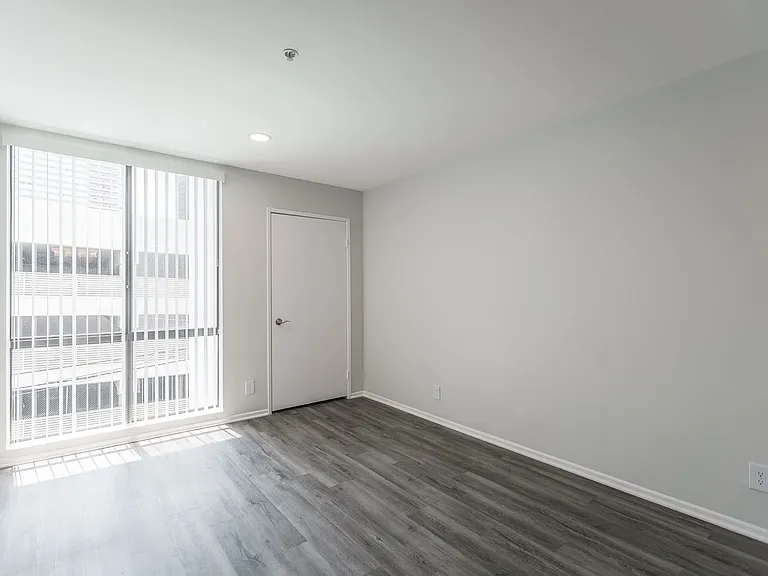 1223 Federal Ave — Photo 66