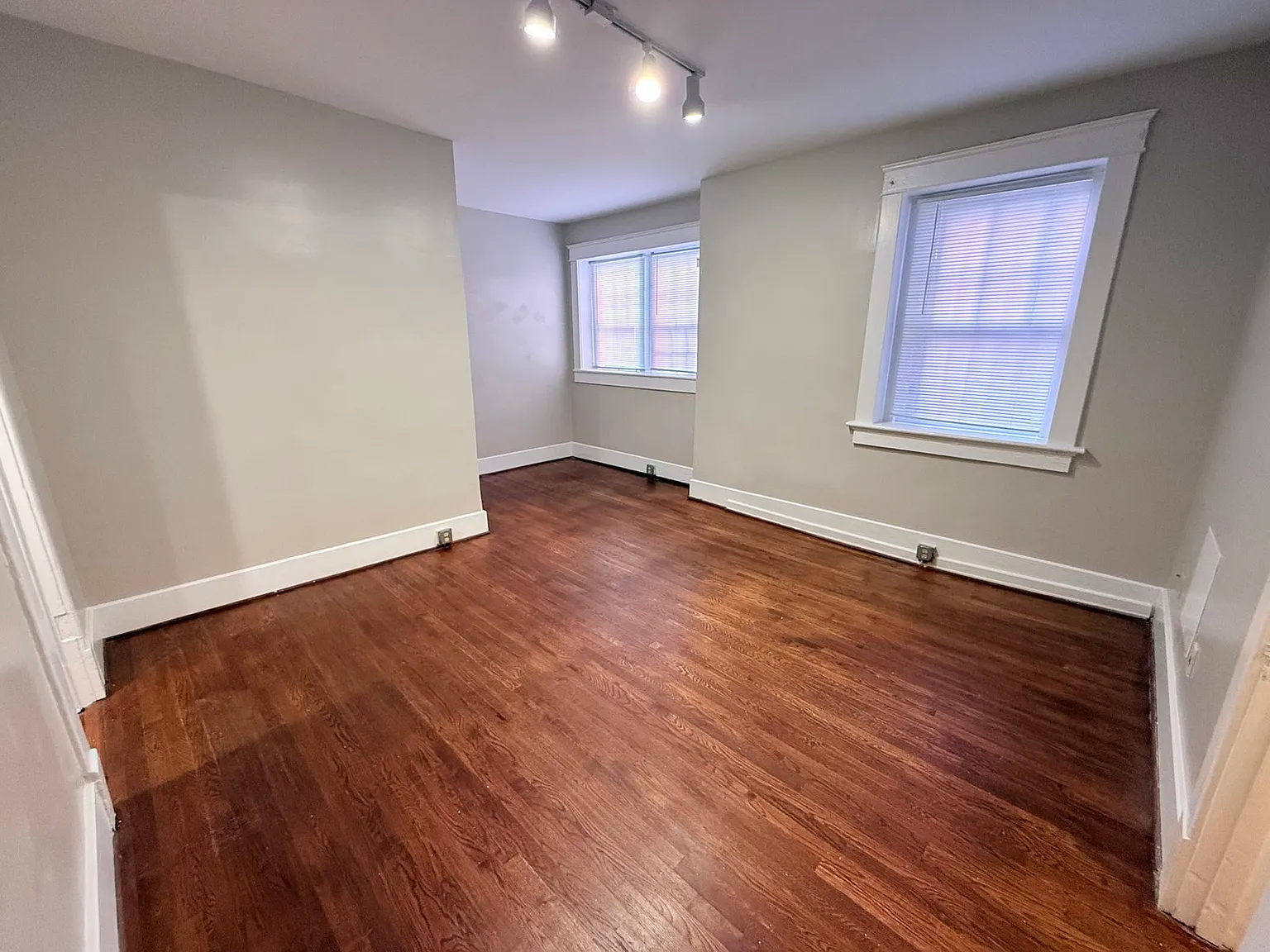 Katherine Court Apartments — Photo 4