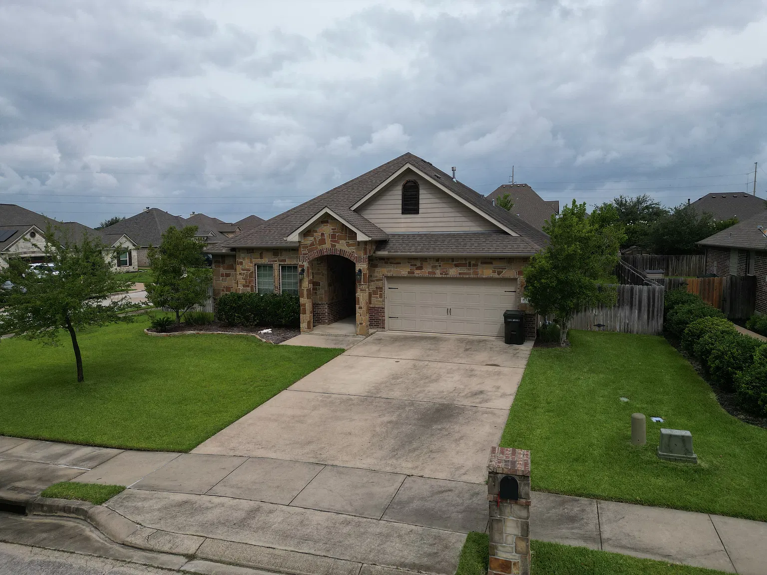 4 bed, 2150 sqft, $2,400 — Photo 1