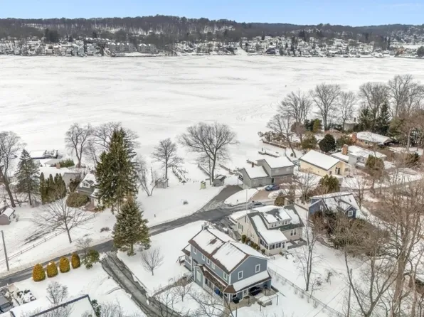 38 Silver Springs Dr, Roxbury Twp., NJ 07850