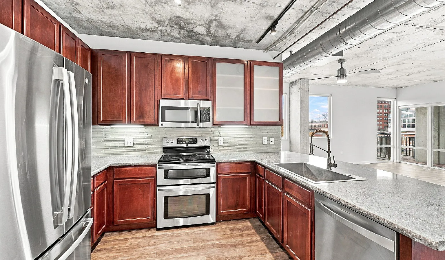 2 bed, 1.0 bath, 1097 sqft, $2,821 — Photo 3