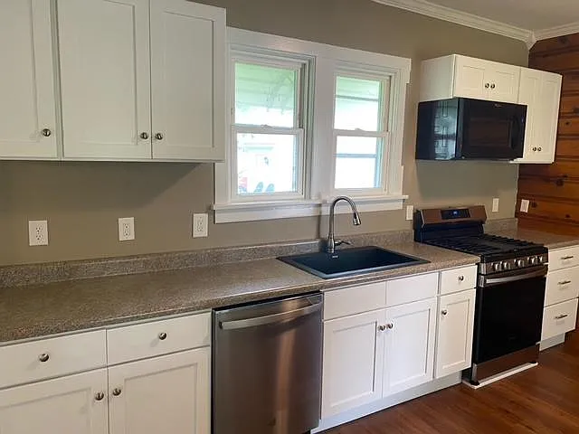 816 E Mill St — Photo 3