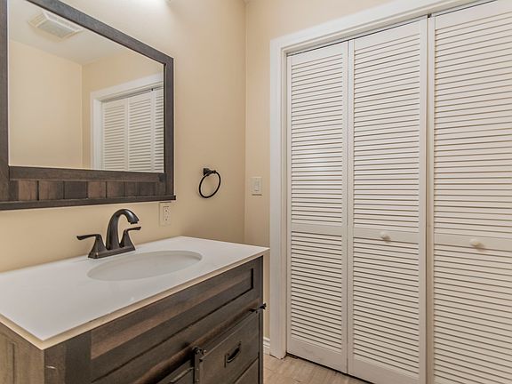 4th image of 21316 Crestmont