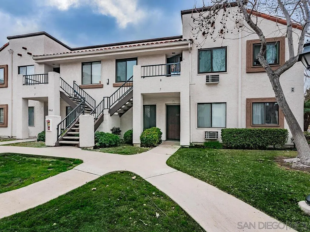 2 bed, 866 sqft, $2,700 — Photo 1