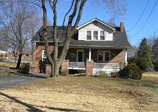 3rd image of 48 Pearl Ave
