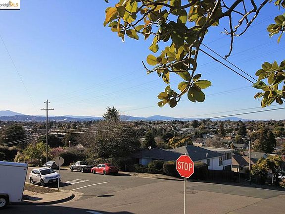 3rd image of 696 Yuba St